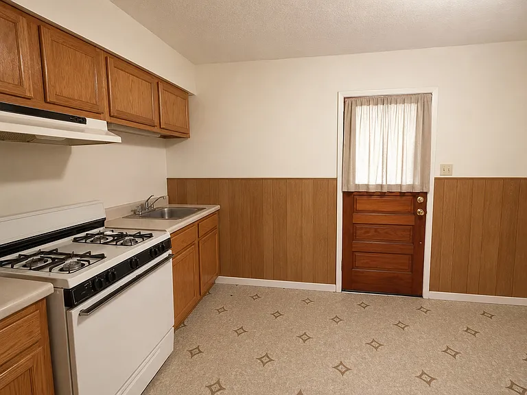 165 E Bridge St #3 — Photo 3
