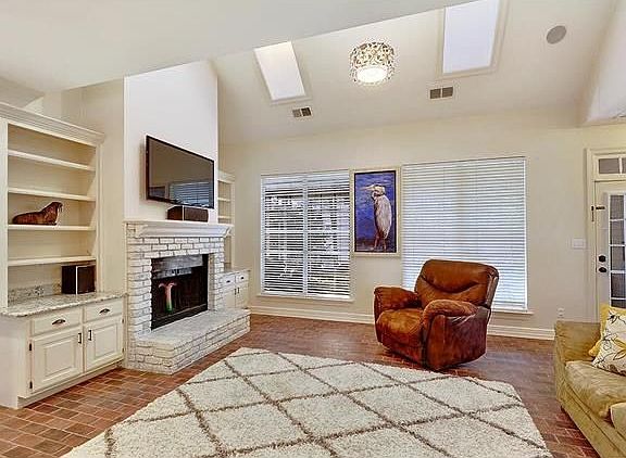 5th image of 918 Beau Chene Dr