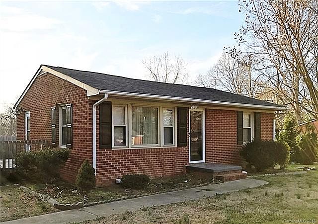 1st image of 2811 Douglas Dr