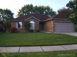 2228 Camelot Dr, Troy, MI