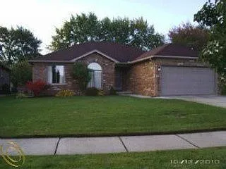 2228 Camelot Dr photo 1