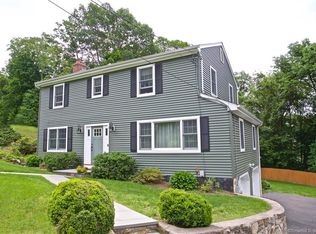 15 Rudolf Ln, Norwalk, CT 06851