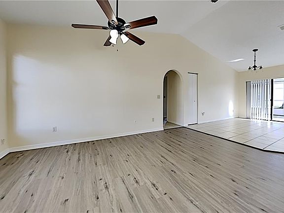5th image of 414 Spike Ct