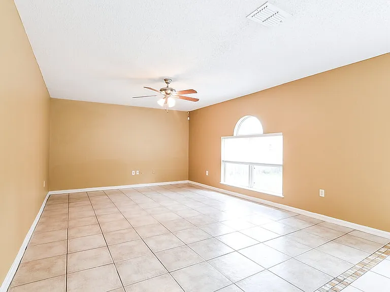 2047 Galahad Dr — Photo 4