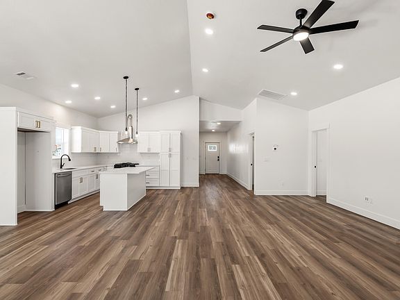 3rd image of 467 Arnos St