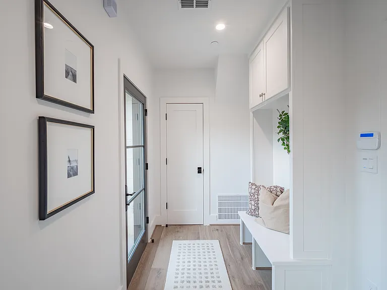 4525 Emerson Ave #3L — Photo 3