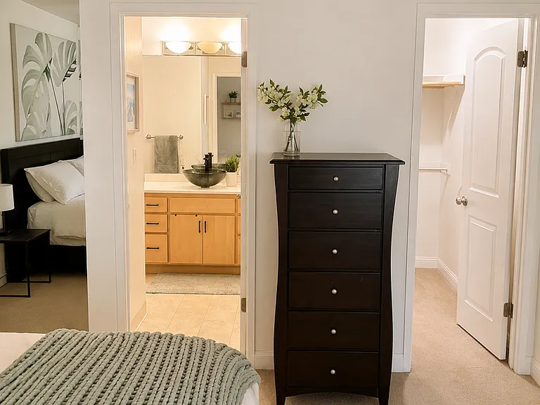 1439 Marchbanks Dr #4 — Photo 5