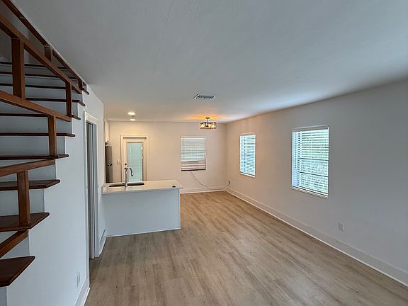 3rd image of 231 Columbia Dr APT B