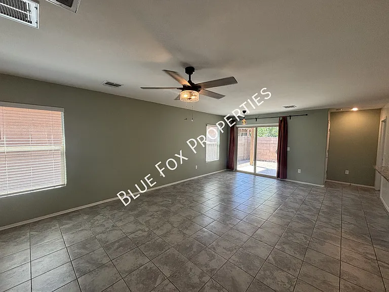 98 E Manor View Rd — Photo 3