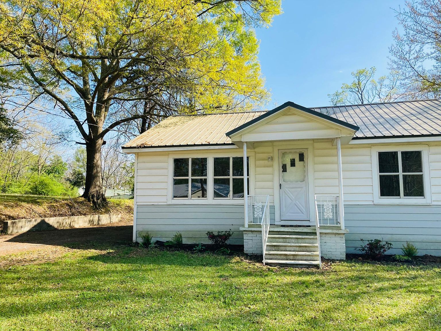15888 W Main St, Louisville, MS 39339 Zillow