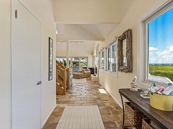 3rd image of 556 Dune Rd
