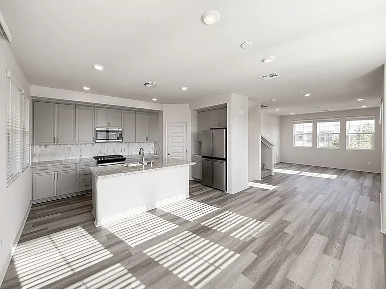 28076 Melrose Dr — Photo 32