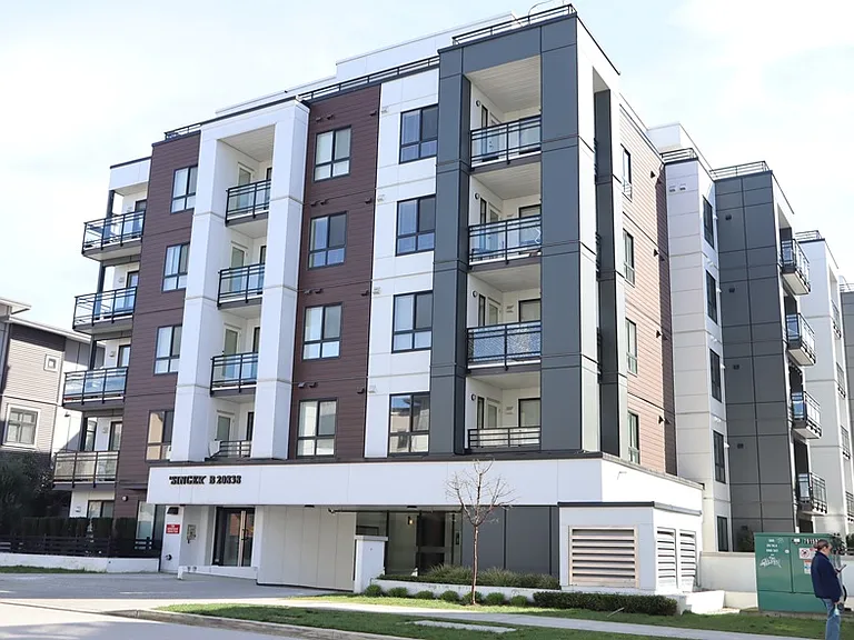 20838 78b Ave #B202 — Photo 2