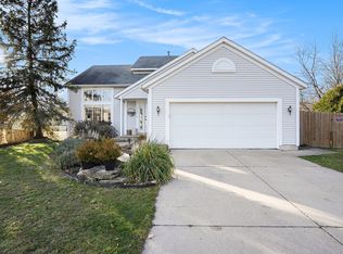 711 Pecan Ct NW, Grand Rapids, MI 49504