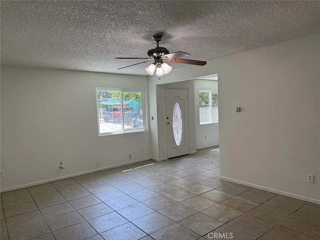 4 bed, 1400 sqft, $2,950 — Photo 3