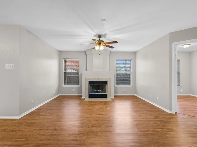 905 Lodosa Dr — Photo 6