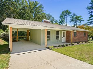 220 Love Ln, Waynesville, NC 28786