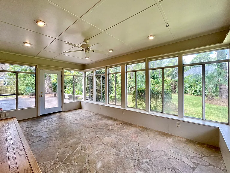 219 Green Lake Dr — Photo 8