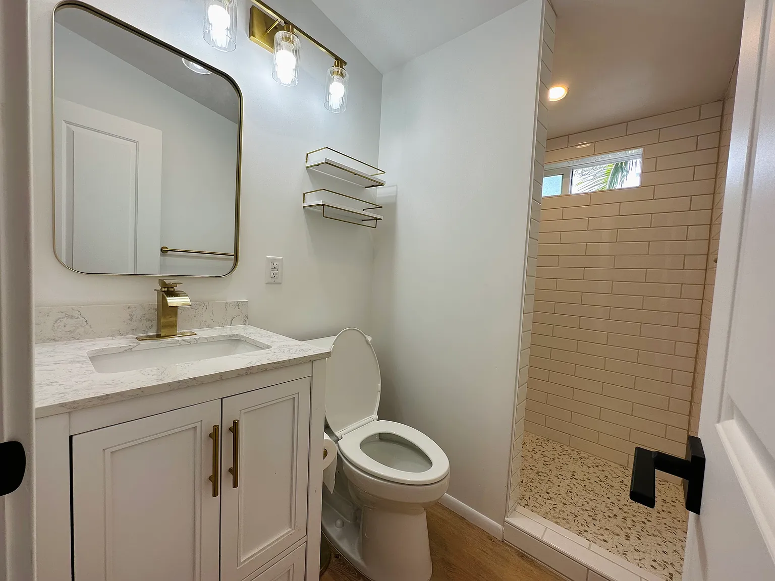 3 bed, 8500 sqft, $2,500 — Photo 4