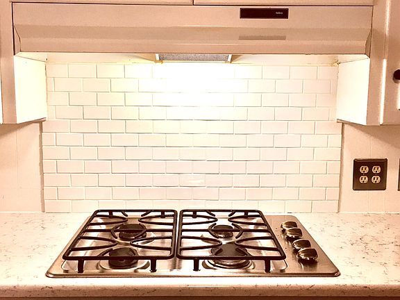 5th image of 2141 Fremont Dr