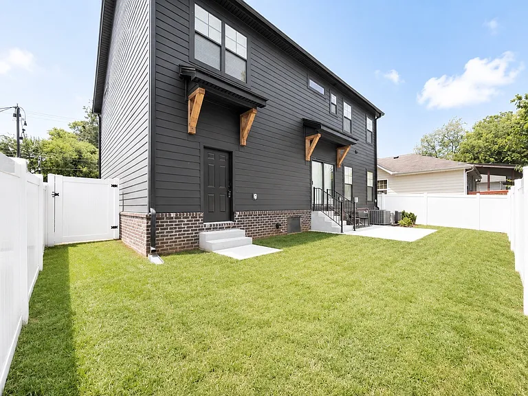 443 E Castle St — Photo 19