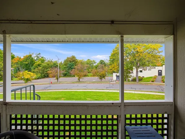 34 Saint Kolbe Dr APT C, Holyoke, MA 01040