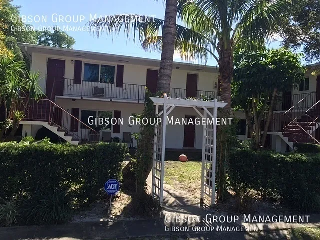 2/1 Corner Unit With Brand New Kitchen & Quartz Countertops Within Minutes From Wilton Manors — Photo 2