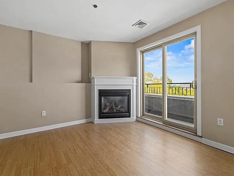 2 bed, 2.0 bath, 1029 sqft, $1,690 — Photo 2