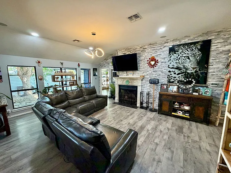5838 Manchester Ln — Photo 12