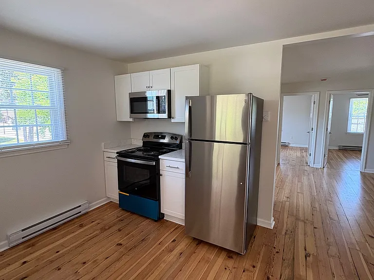 209 E Main St #B — Photo 3