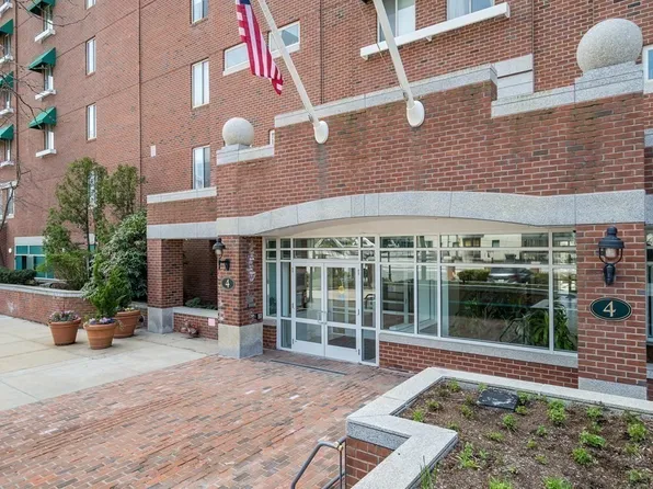 4 Canal Park APT 109, Cambridge, MA 02141