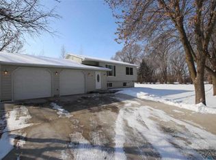325 W 2nd St, Canton, SD 57013