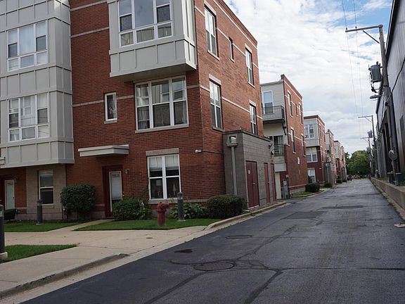 2nd image of 3238 N Kilbourn Ave Unit 13