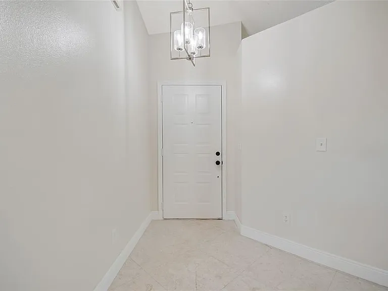 1542 Brook Hollow Dr — Photo 5