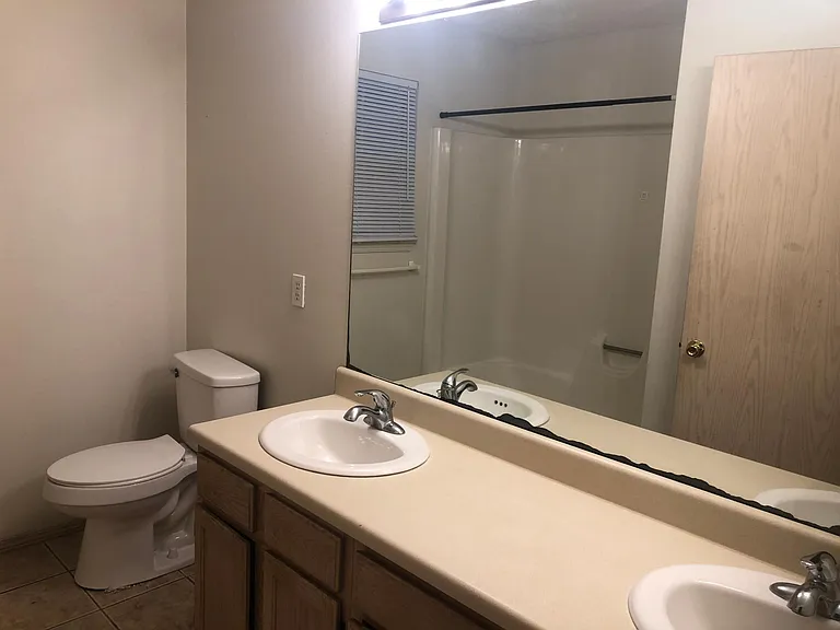 1900 N Caton Dr — Photo 11