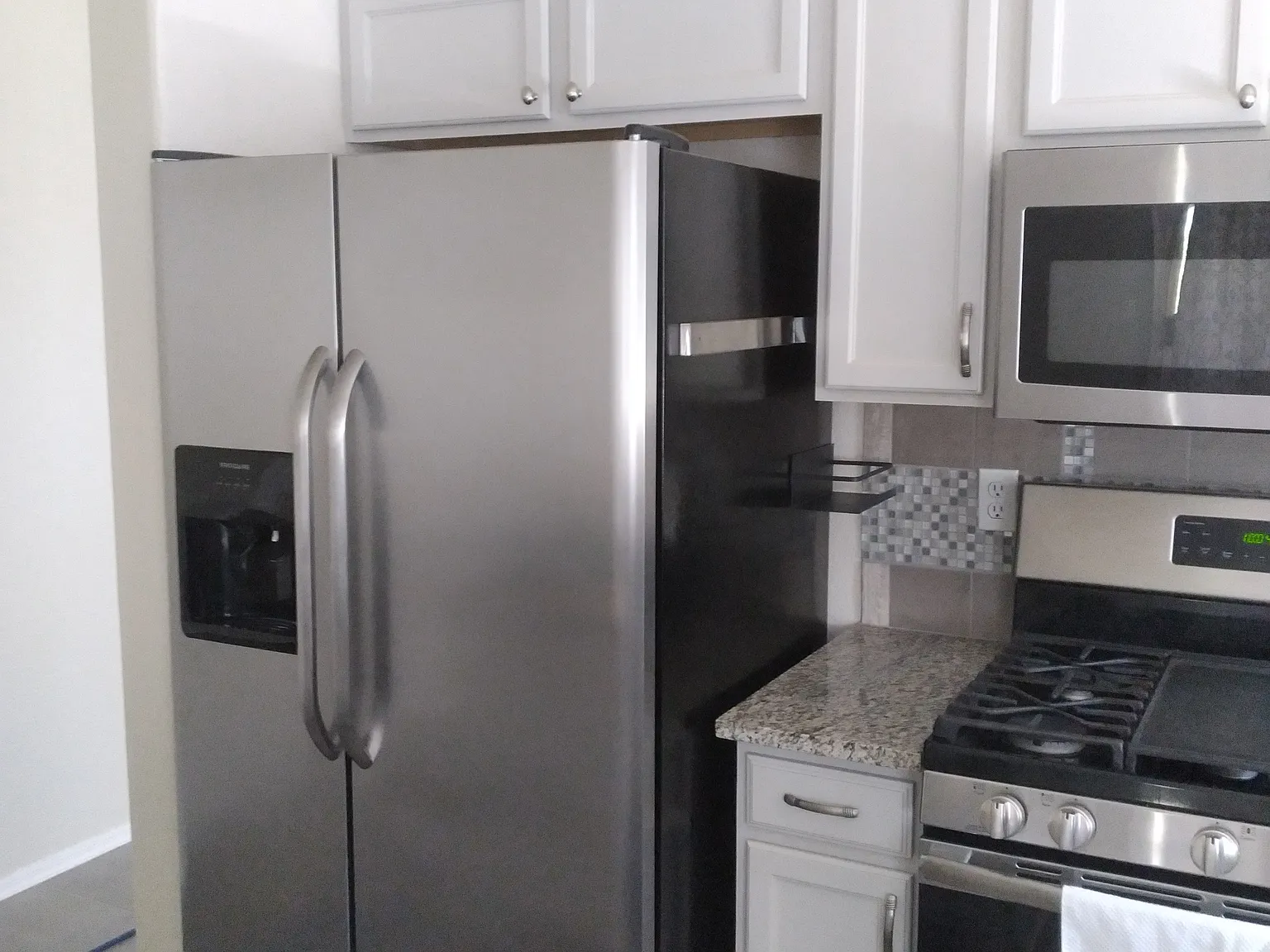 3 bed, 1630 sqft, $1,897 — Photo 2