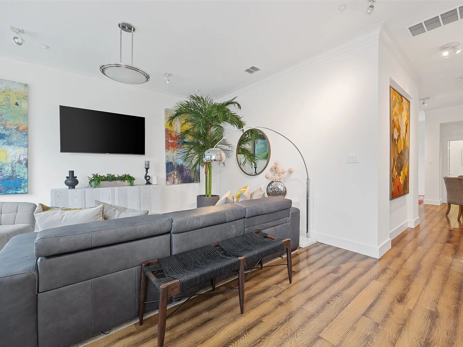 2 bed, 3.5 bath, 2187 sqft, $7,000 — Photo 2