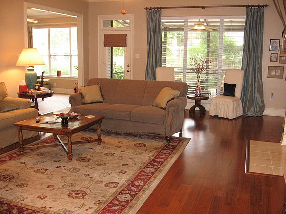 3rd image of 1008 Smoketree Dr