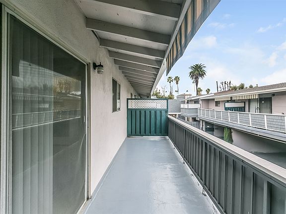 020-photo-balcony-6740197