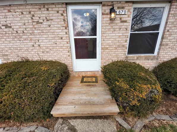 1670 Colonial Dr, Bucyrus, OH 44820