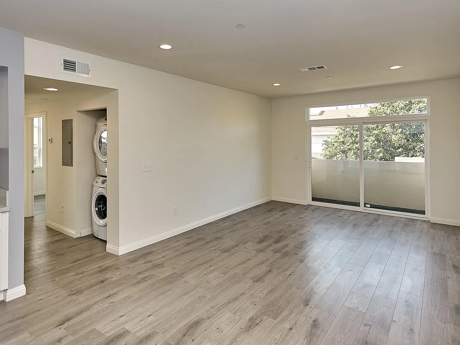 2 bed, 1000 sqft, $2,900 — Photo 4