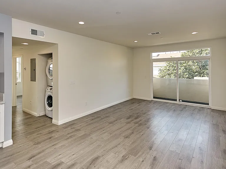 407 N Ardmore Ave #201 — Photo 22