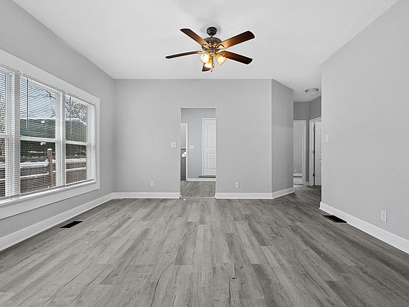 5th image of 546 Washburn Ave