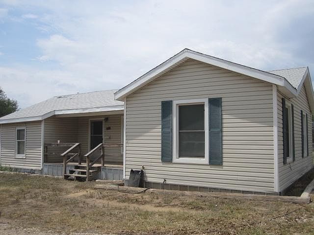 1st image of 902 E Hullum St