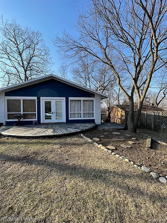 11927 Portage Lake Ave, Pinckney, MI 48169 Zillow