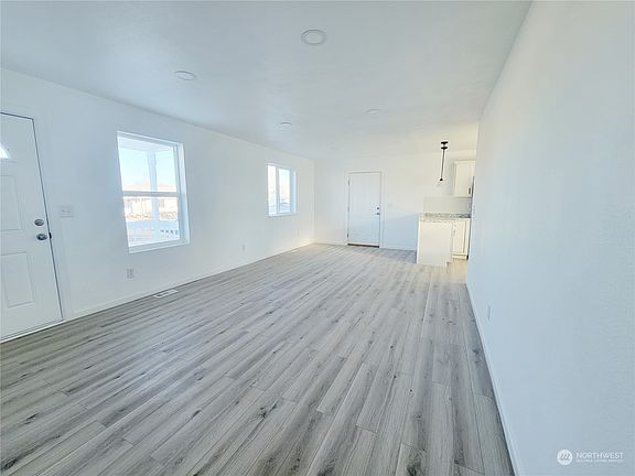 2nd image of 1123 Mather St NE
