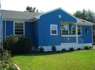 35 Livingston Pl, Middletown, RI 02842