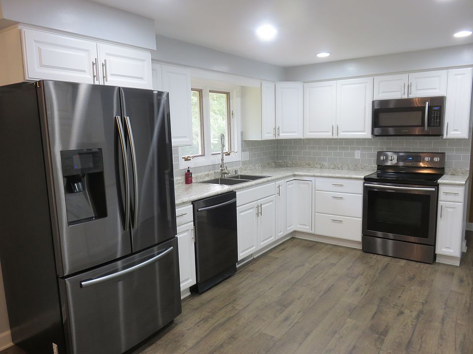 2nd image of 511 W Capitol Dr