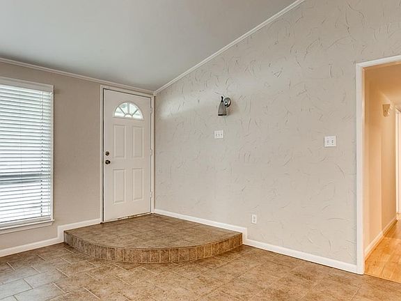 3rd image of 1500 Melrose Cir