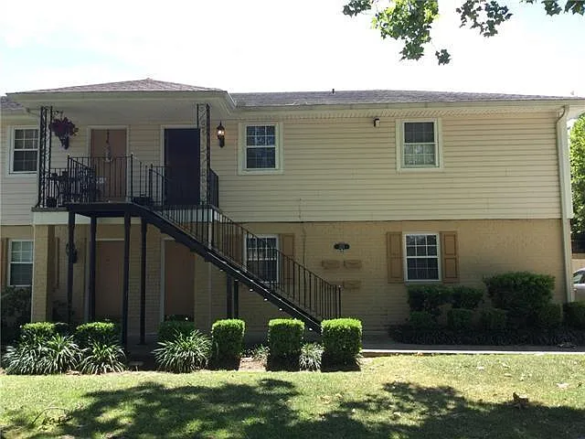 2 bed, 1.0 bath, 850 sqft, $1,150 — Photo 2